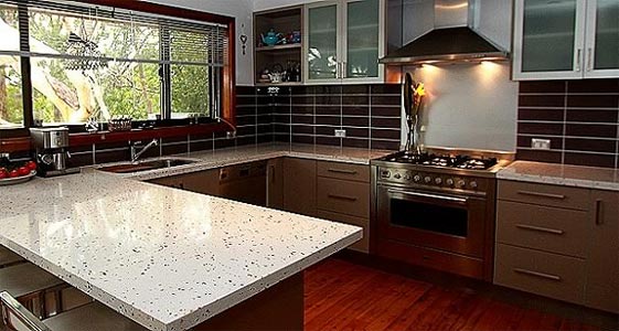 U-shaped kitchen layout